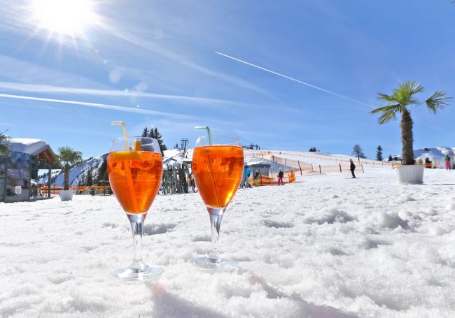 Gemütlicher Après-Ski am Berg auf der Sonnenterrasse © www.grossarltal.info 